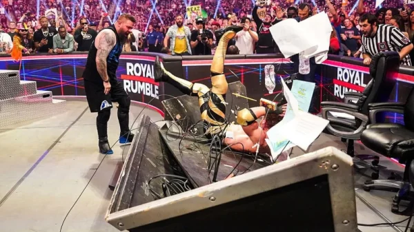 Kevin Owens luchó lesionado en Royal Rumble