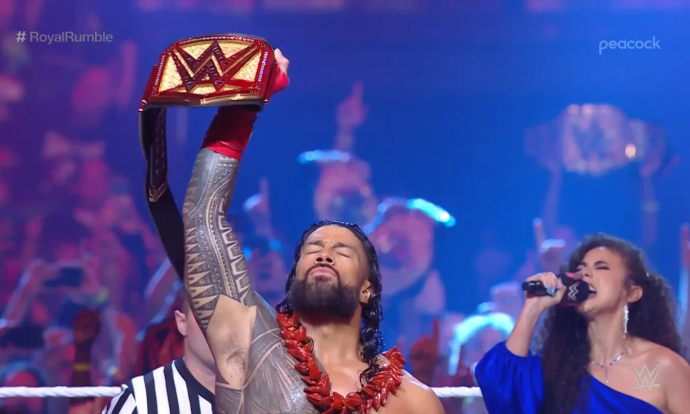 Roman Reigns retiene el campeonato universal de WWE