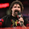 Mick Foley comparte la curiosa charla que tuvo con un luchador antes de Wrestlemania 32