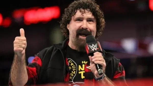 Mick Foley comparte la curiosa charla que tuvo con un luchador antes de Wrestlemania 32