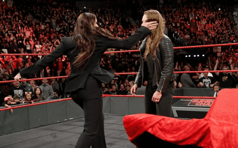 Ronda Rousey: Stephanie McMahon le provocó una contusión