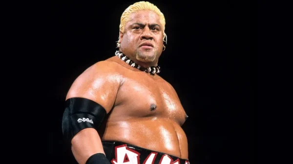 Rikishi cree que The Rock traicionará a Roman Reigns