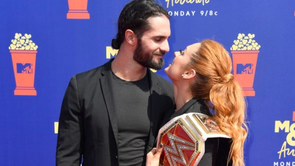 Seth Rollins y Becky Lynch