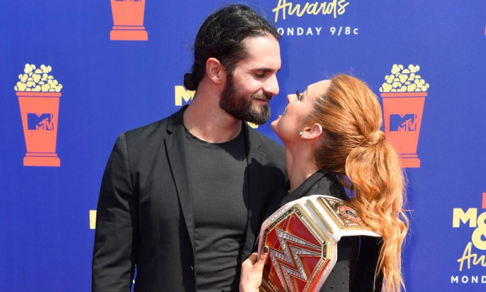 Seth Rollins y Becky Lynch