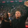 Triple H presenta los nuevos Campeonatos Mundiales en Pareja