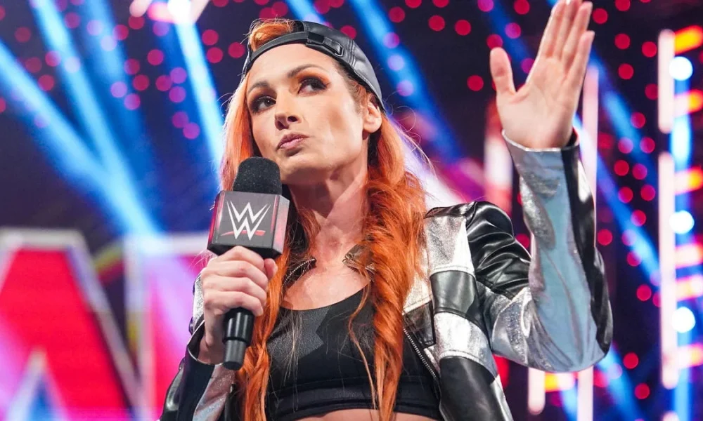 Becky Lynch oficialmente fuera de WWE