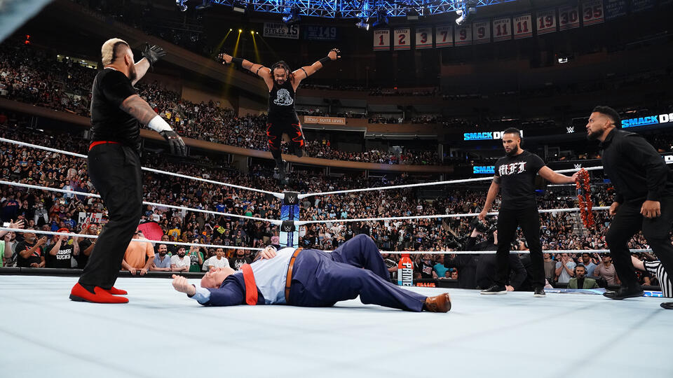 Paul Heyman abandonó el Madison Square Garden en ambulancia